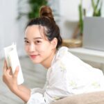 本を読む女性